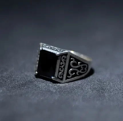 Rectangular Black Ring in Silver